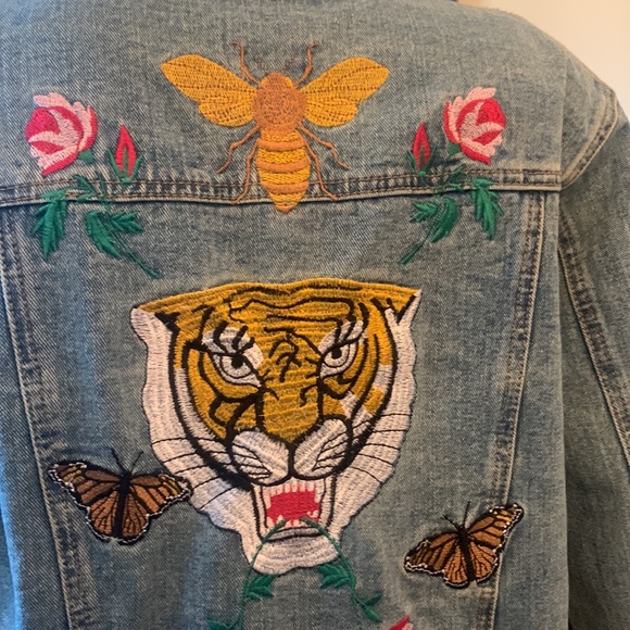 EMBROIDERED DENIM JACKET WITH TIGER BEES ROSES - Picture 13 of 14